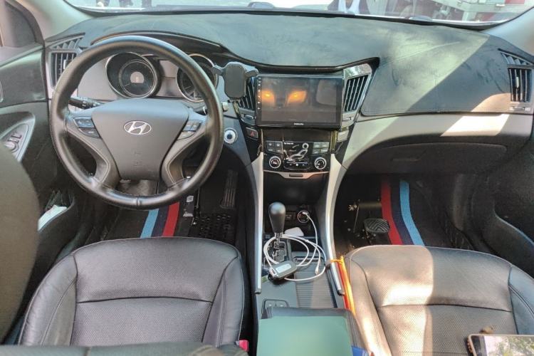 Used Hyundai Sonata 2013 2.0L Automatic Prestige Edition Center Console