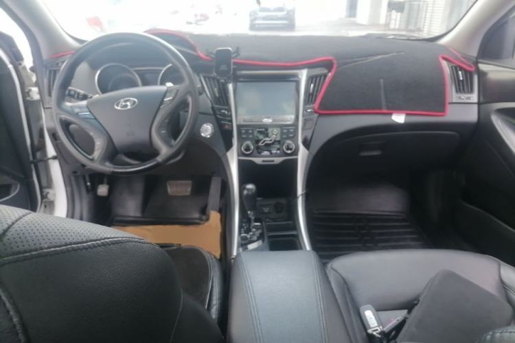 Used Hyundai Sonata 2013 2.0L Automatic Luxury Edition Center Console