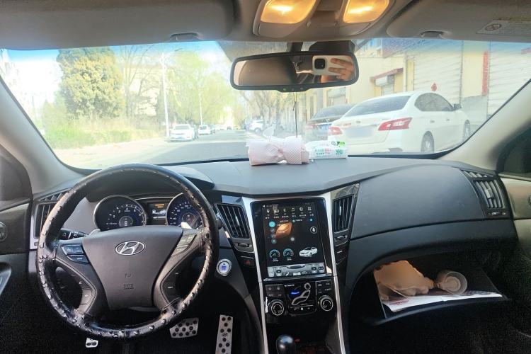 Used Hyundai Sonata 2013 2.4L Automatic Prestige Version China IV Standard Center Console