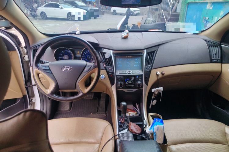Used Hyundai Sonata 2013 2.0L Automatic Luxury Edition Center Console