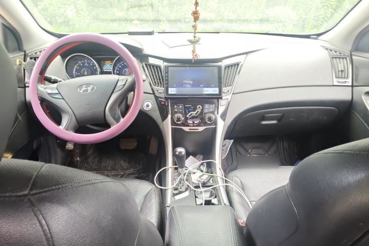 Used Hyundai Sonata 2013 2.0L Automatic Prestige Edition Center Console
