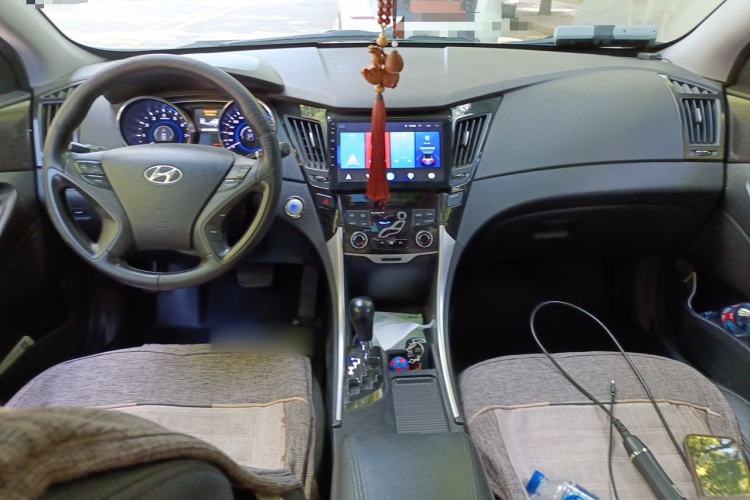 Used Hyundai Sonata 2013 2.0L Automatic Supreme Edition Center Console