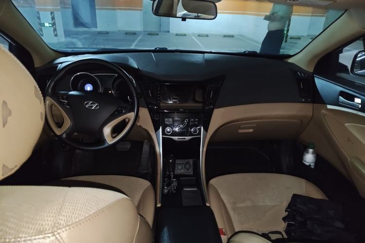 Used Hyundai Sonata 2013 2.0L Automatic Leading Edition Center Console
