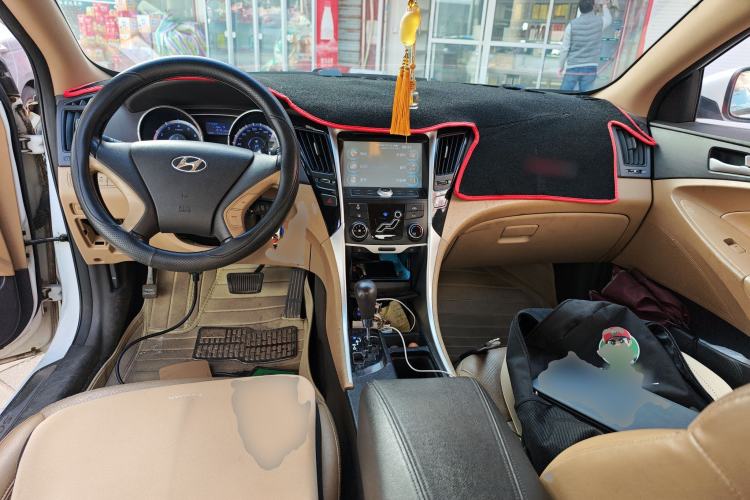 Used Hyundai Sonata 2013 2.0L Automatic Fashion Edition Center Console