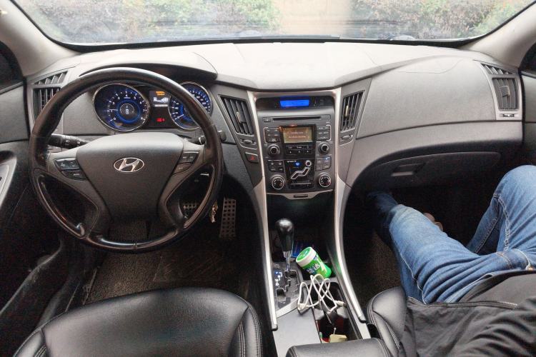Used Hyundai Sonata 2013 2.0L Automatic Leading Edition Center Console
