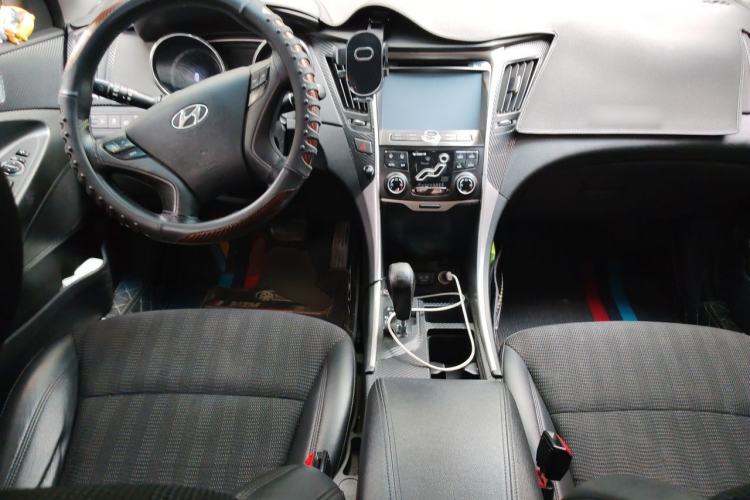Used Hyundai Sonata 2013 2.0L Automatic Leading Edition Center Console