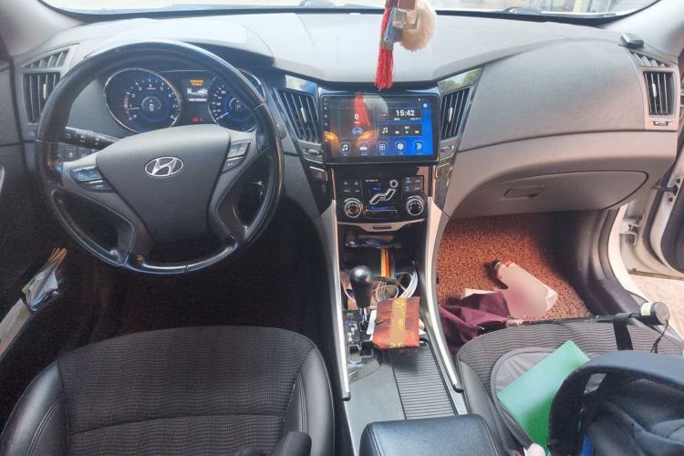Used Hyundai Sonata 2013 2.0L Automatic Leading Edition Center Console