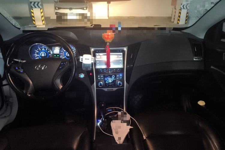 Used Hyundai Sonata 2013 2.0L Automatic Prestige Edition Center Console