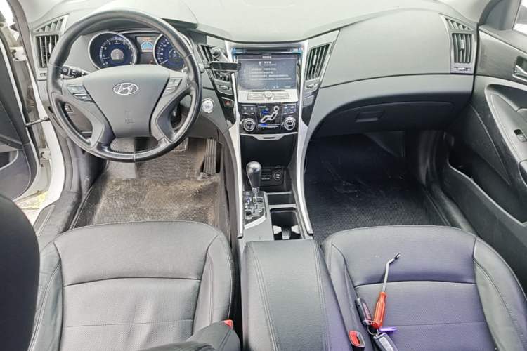 Used Hyundai Sonata 2013 2.4L Automatic Leading Edition China V Standard Center Console