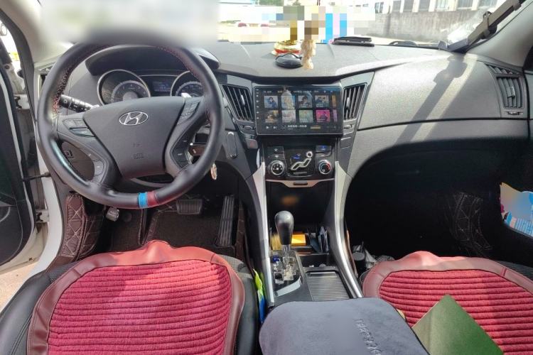 Used Hyundai Sonata 2013 2.0L Automatic Fashion Edition Center Console