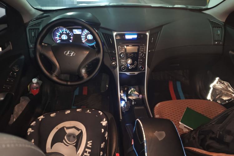Used Hyundai Sonata 2013 2.0L Automatic Leading Edition Center Console