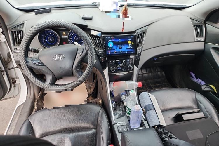 Used Hyundai Sonata 2013 2.0L Automatic Luxury Edition Center Console