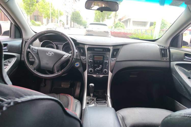 Used Hyundai Sonata 2013 2.0L Automatic Luxury Edition Center Console