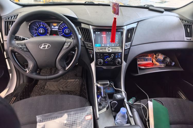 Used Hyundai Sonata 2013 2.0L Automatic Leading Edition Center Console