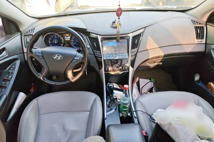 Used Hyundai Sonata 2013 2.0L Automatic Leading Edition Center Console