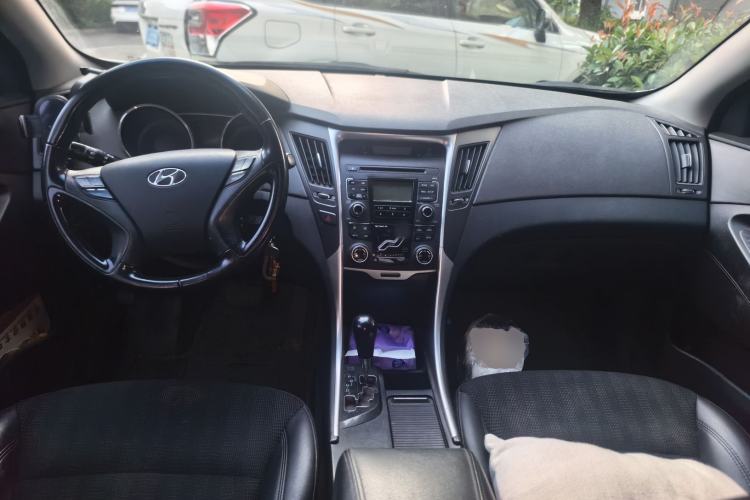 Used Hyundai Sonata 2013 2.0L Automatic Leading Edition Center Console