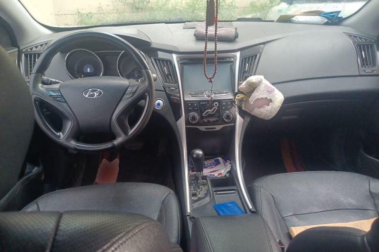 Used Hyundai Sonata 2013 2.0L Automatic Luxury Edition Center Console