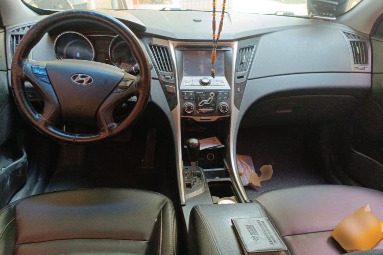 Used Hyundai Sonata 2013 2.0L Automatic Leading Edition Center Console