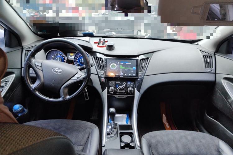 Used Hyundai Sonata 2013 2.0L Automatic Leading Edition Center Console