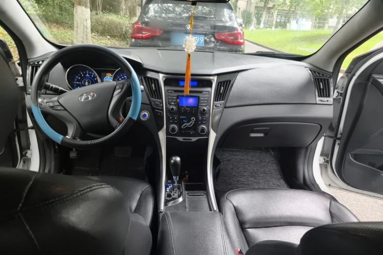 Used Hyundai Sonata 2013 2.0L Automatic Luxury Edition Center Console