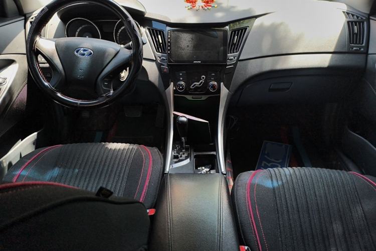 Used Hyundai Sonata 2013 2.0L Automatic Fashion Edition Center Console