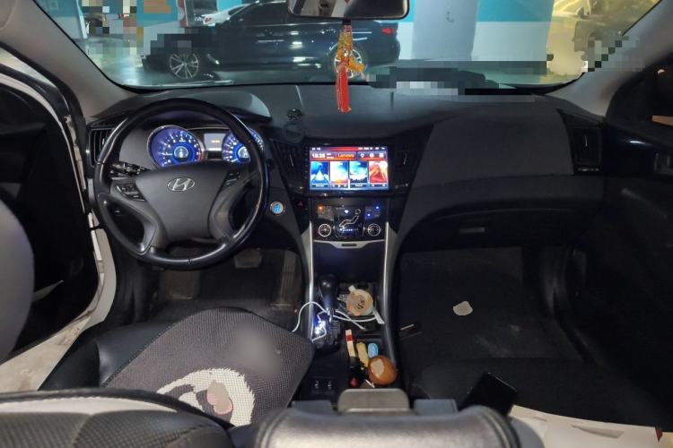 Used Hyundai Sonata 2013 2.0L Automatic Luxury Edition Center Console