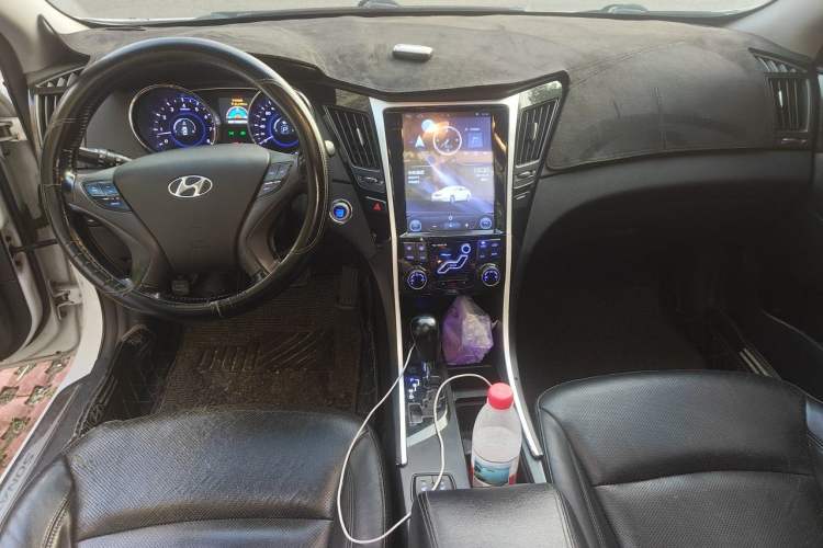 Used Hyundai Sonata 2013 2.0L Automatic Luxury Edition Center Console