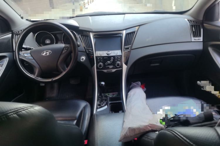 Used Hyundai Sonata 2013 2.0L Automatic Luxury Edition Center Console