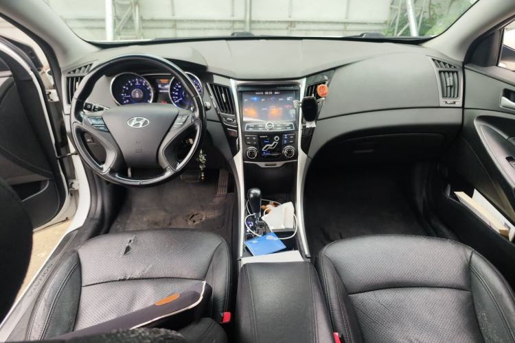 Used Hyundai Sonata 2013 2.0L Automatic Leading Edition Center Console