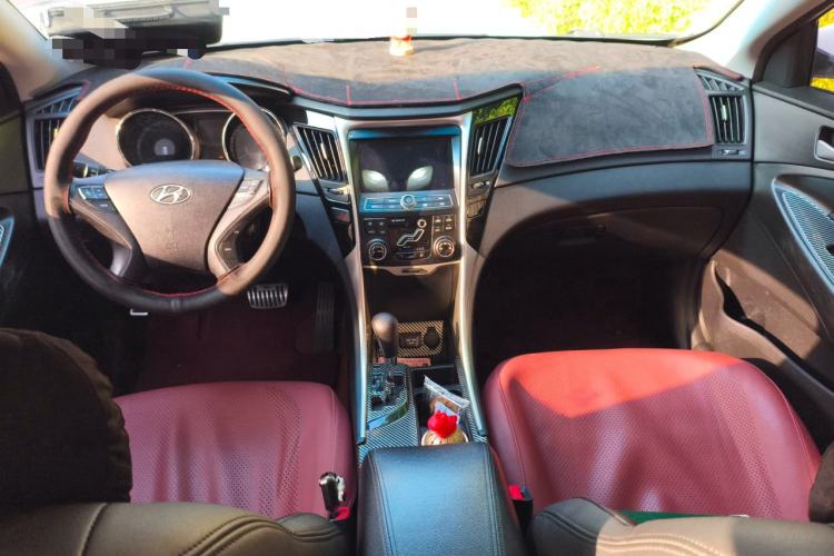 Used Hyundai Sonata 2013 2.0L Automatic Leading Edition Center Console