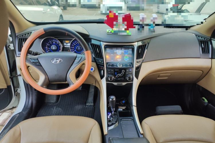 Used Hyundai Sonata 2013 2.0L Automatic Luxury Edition Center Console