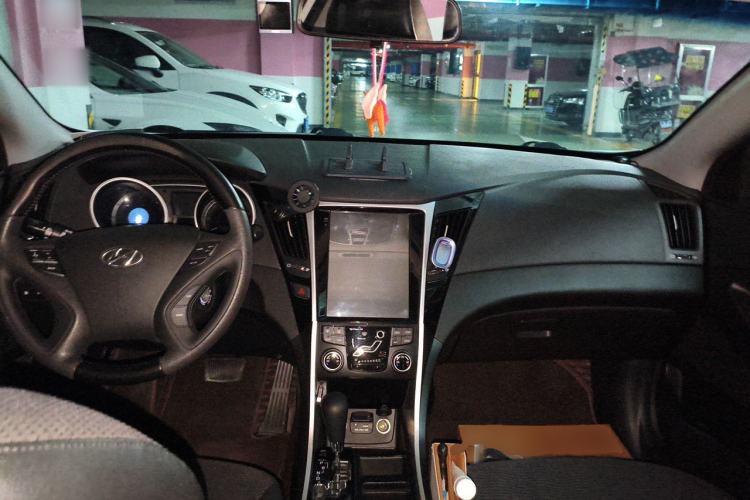 Used Hyundai Sonata 2013 2.0L Automatic Leading Edition Center Console