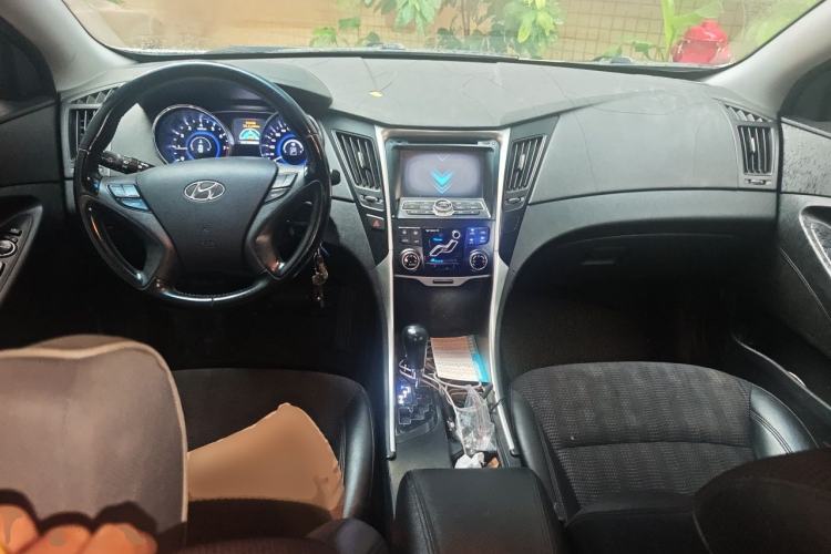 Used Hyundai Sonata 2013 2.0L Automatic Leading Edition Center Console