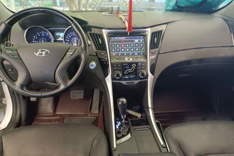 Used Hyundai Sonata 2013 2.4L Automatic Leading Edition China V Standard Center Console