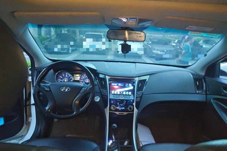 Used Hyundai Sonata 2013 2.0L Automatic Luxury Edition Center Console