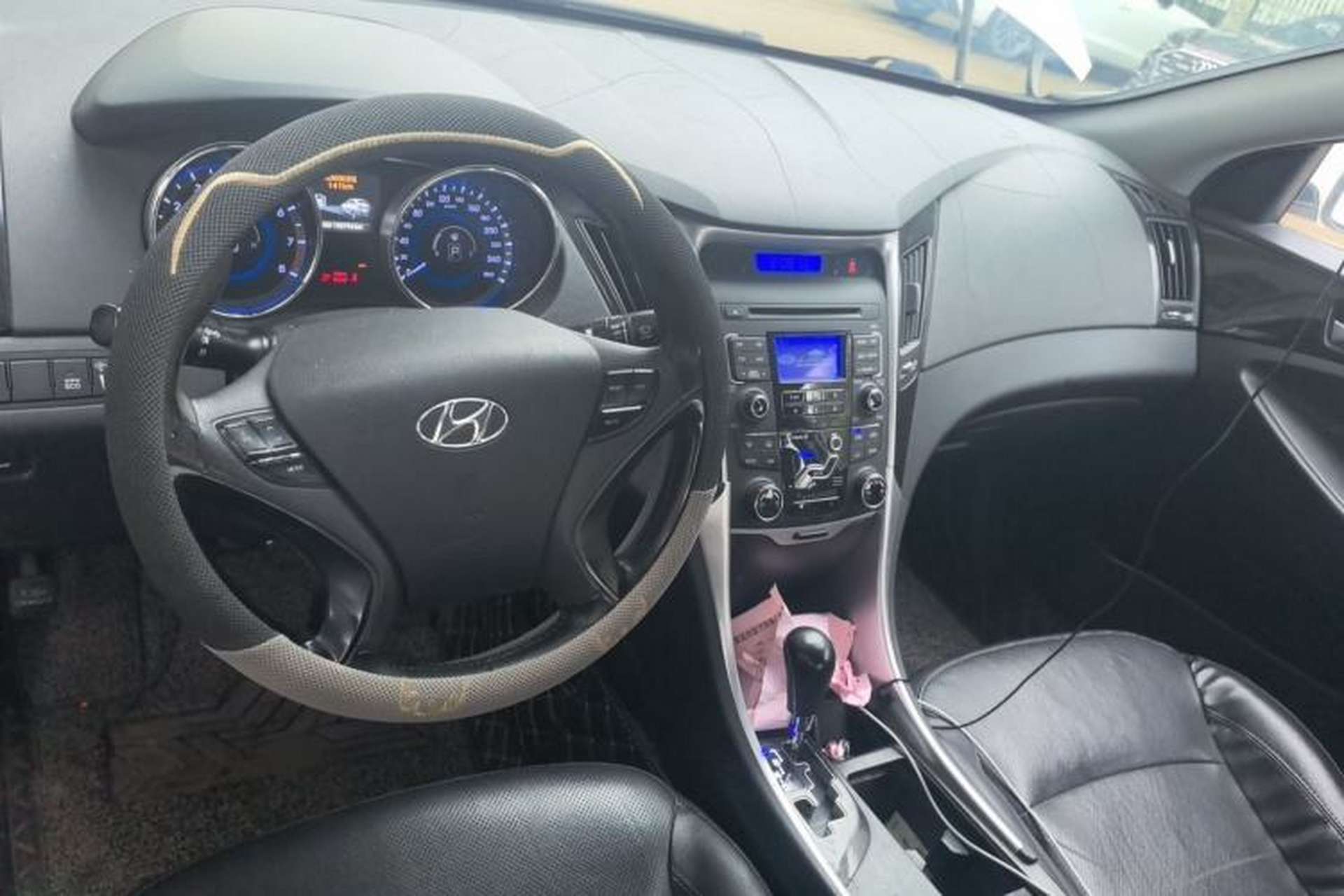 Used Hyundai Sonata 2013 2.4L Automatic Leading Edition China IV Standard Center Console