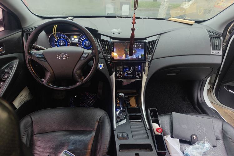 Used Hyundai Sonata 2013 2.0L Automatic Luxury Edition Center Console