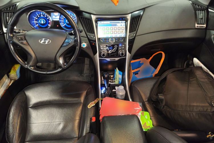 Used Hyundai Sonata 2013 2.0L Automatic Luxury Edition Center Console