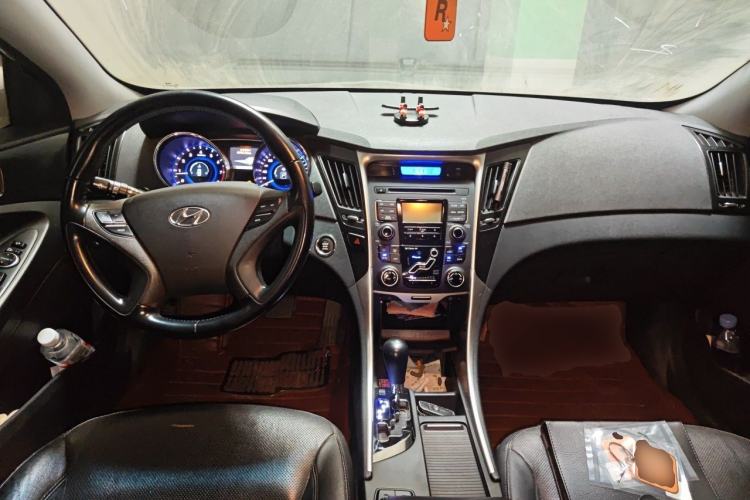 Used Hyundai Sonata 2013 2.0L Automatic Luxury Edition Center Console