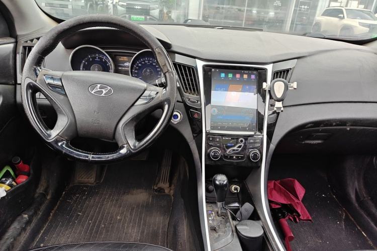Used Hyundai Sonata 2013 2.0L Automatic Luxury Edition Center Console