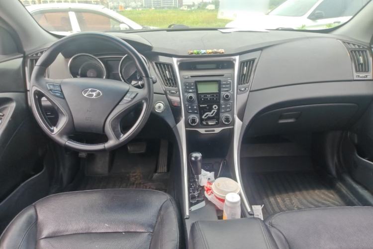Used Hyundai Sonata 2013 2.0L Automatic Luxury Edition Center Console