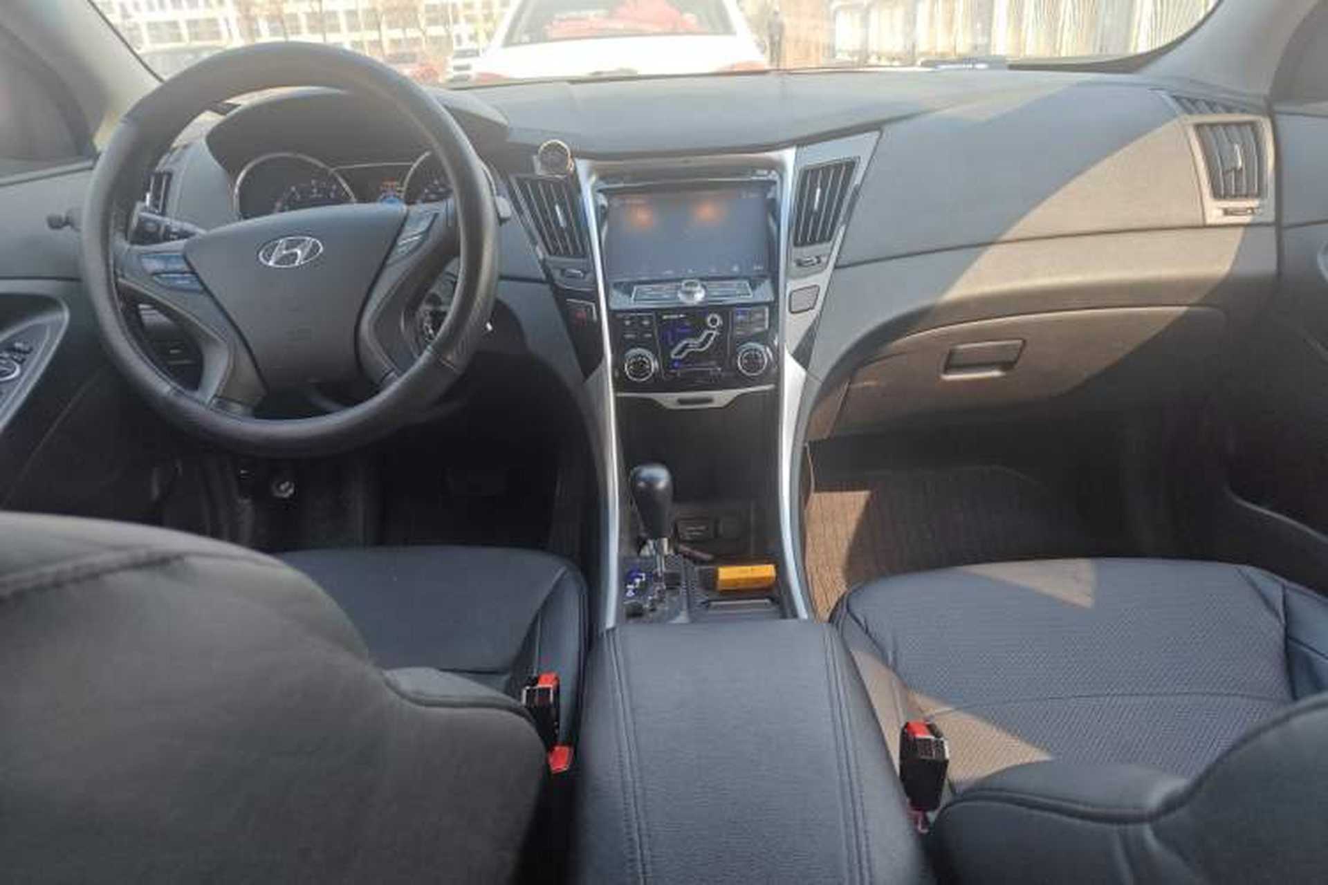 Used Hyundai Sonata 2013 2.0L Automatic Leading Edition Center Console