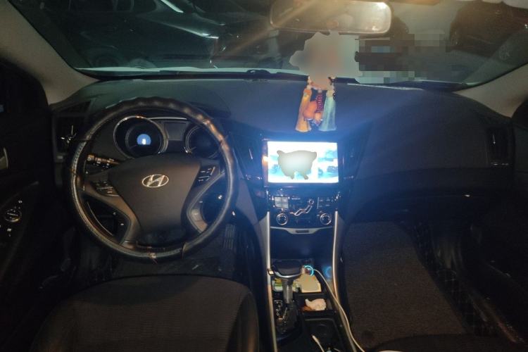 Used Hyundai Sonata 2013 2.0L Automatic Leading Edition Center Console