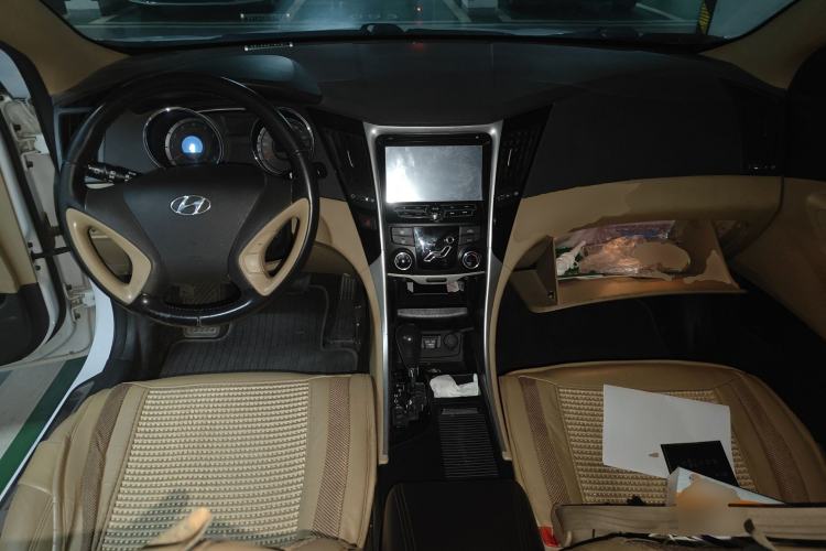 Used Hyundai Sonata 2013 2.0L Automatic Fashion Edition Center Console