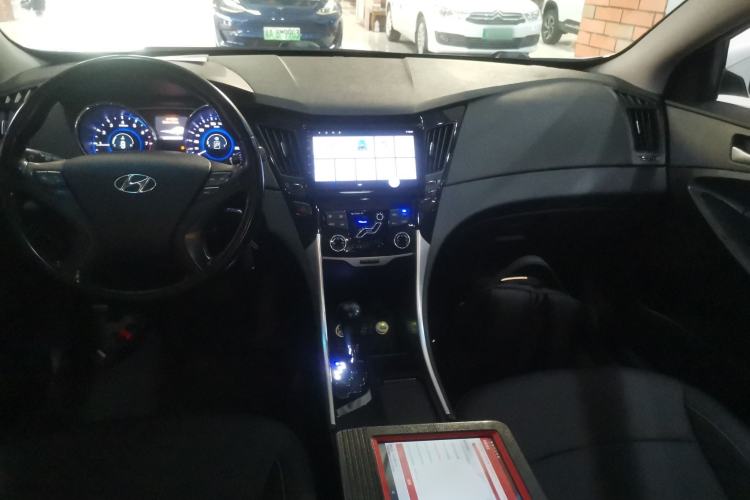 Used Hyundai Sonata 2013 2.0L Automatic Leading Edition Center Console