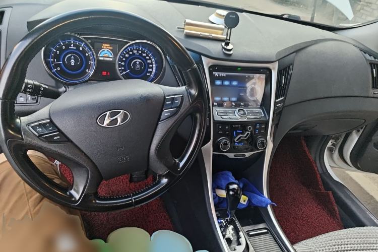 Used Hyundai Sonata 2013 2.0L Automatic Leading Edition Center Console