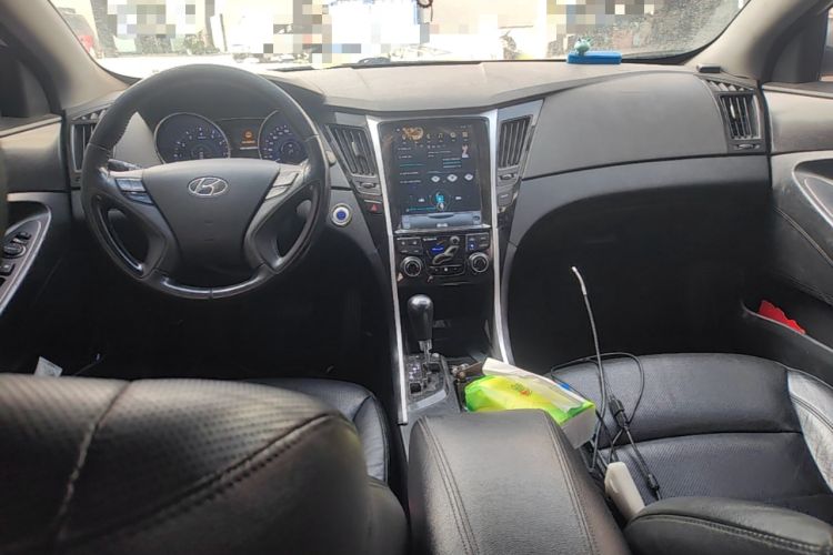 Used Hyundai Sonata 2013 2.4L Automatic Luxury Version China IV Standard Center Console