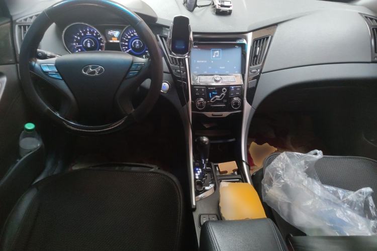 Used Hyundai Sonata 2013 2.0L Automatic Luxury Edition Center Console