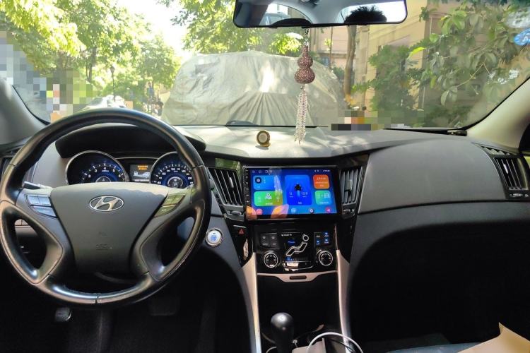 Used Hyundai Sonata 2013 2.0L Automatic Luxury Edition Center Console
