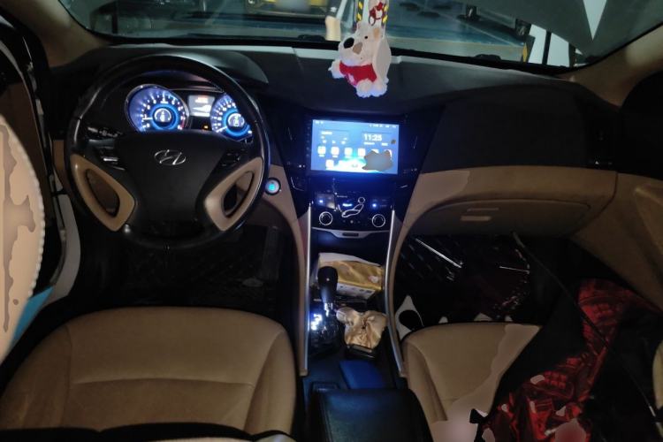 Used Hyundai Sonata 2013 2.0L Automatic Luxury Edition Center Console